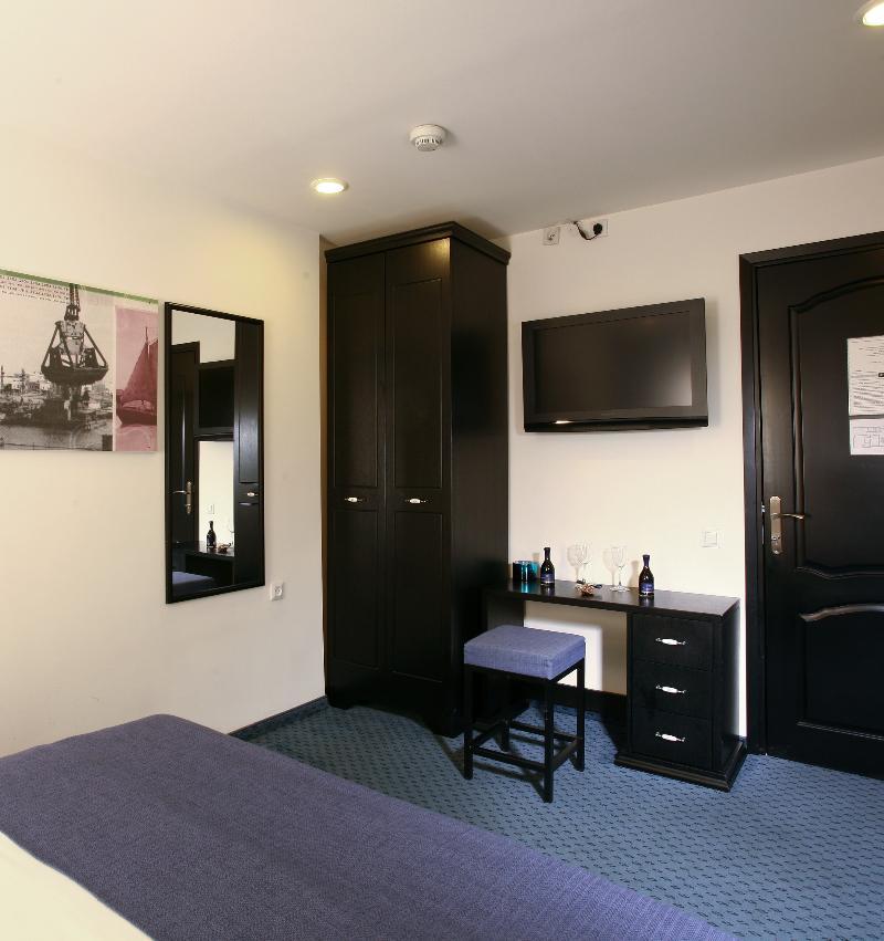 Hotel The New Port Tlv 3*